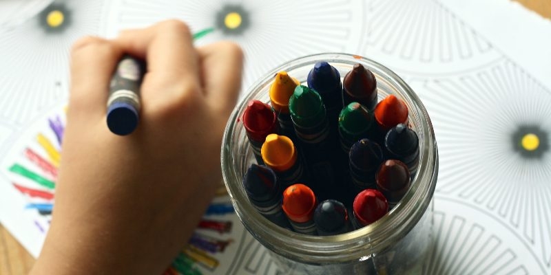 Coloring from the mobile, one of the most popular activities for children