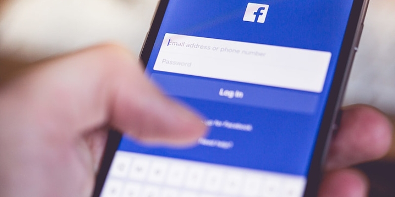 Facebook stops collaborating with Hong Kong authorities