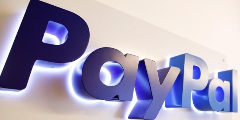 Paypal separates from Ebay and begins to have its own strength