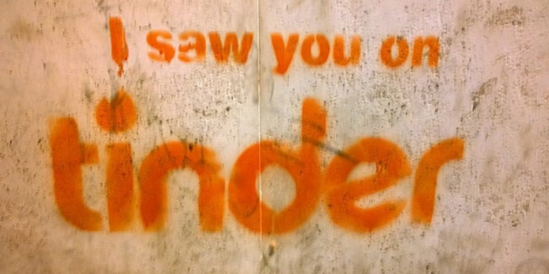 Tinder signs Ryan Reynolds