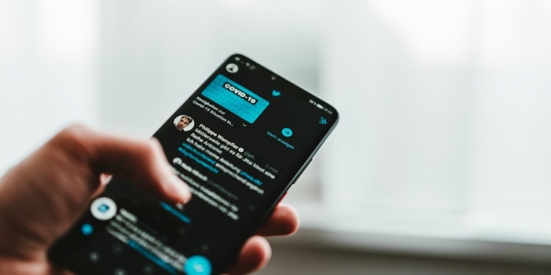 Twitter against fake news