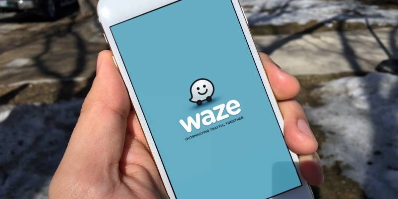 Waze now warns of rail crossings